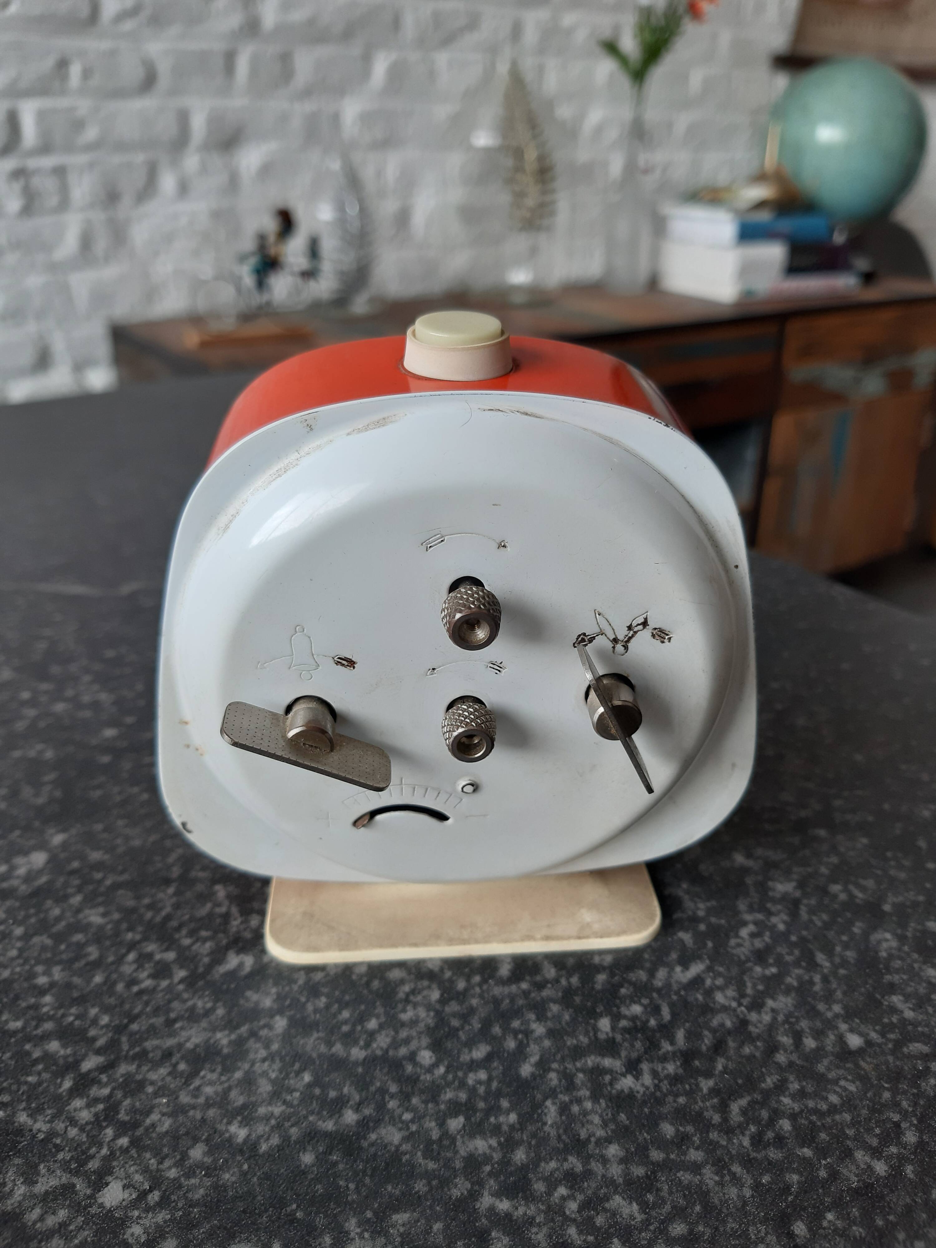 Peter retro vintage red alarm clock