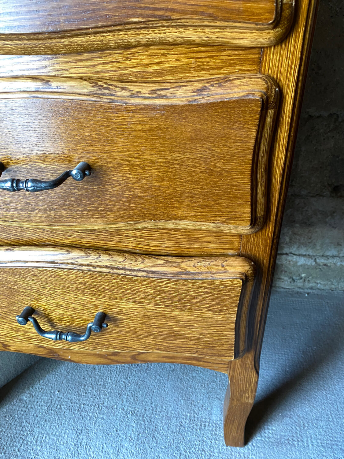 Weekly chest of drawers