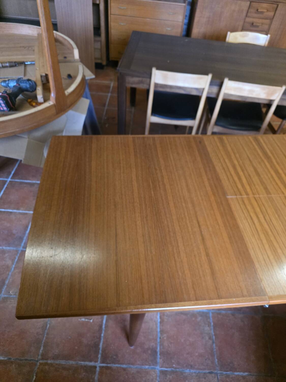 Table scandinave galbée extensible papillon en teck années 60