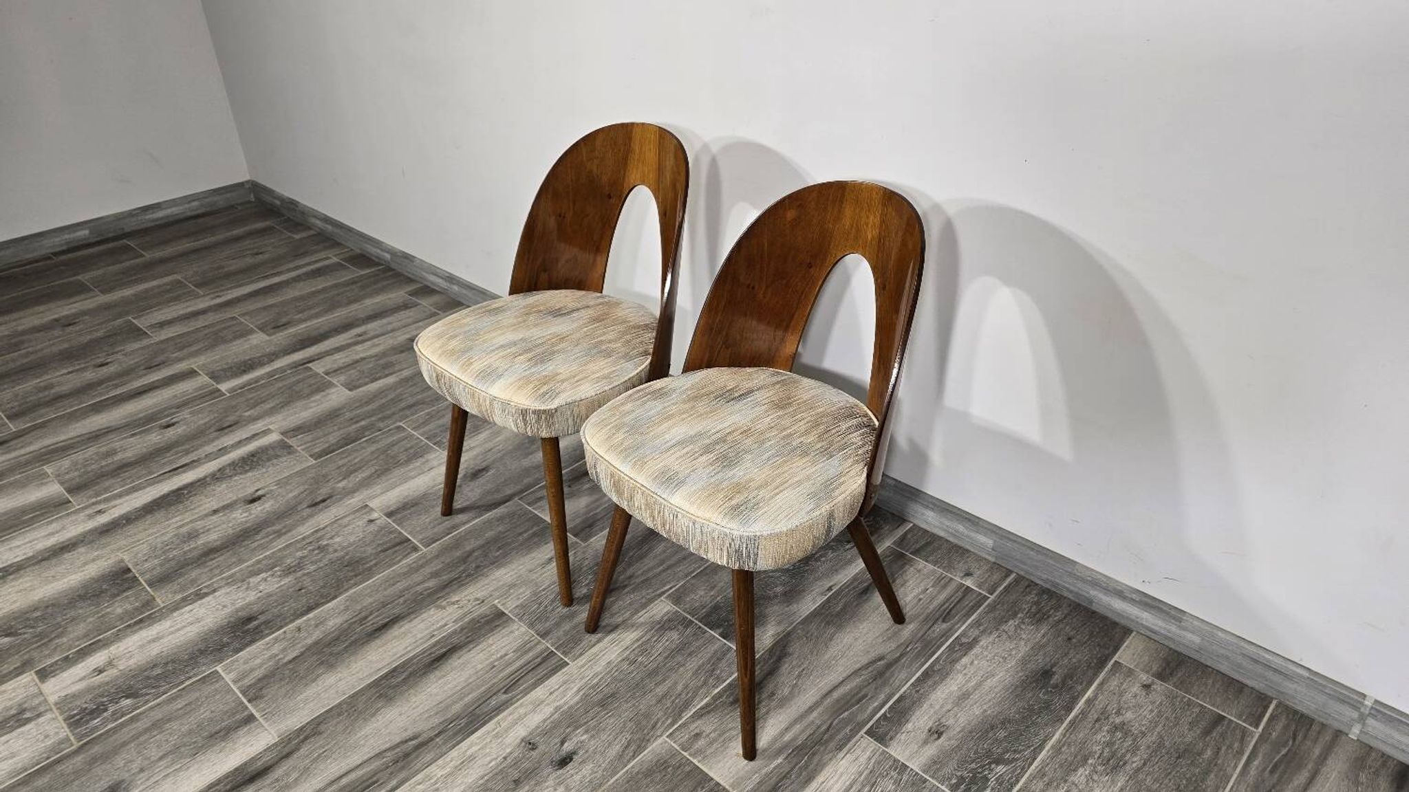 Paire de chaises de salle à manger par Antonin Suman, années 1960