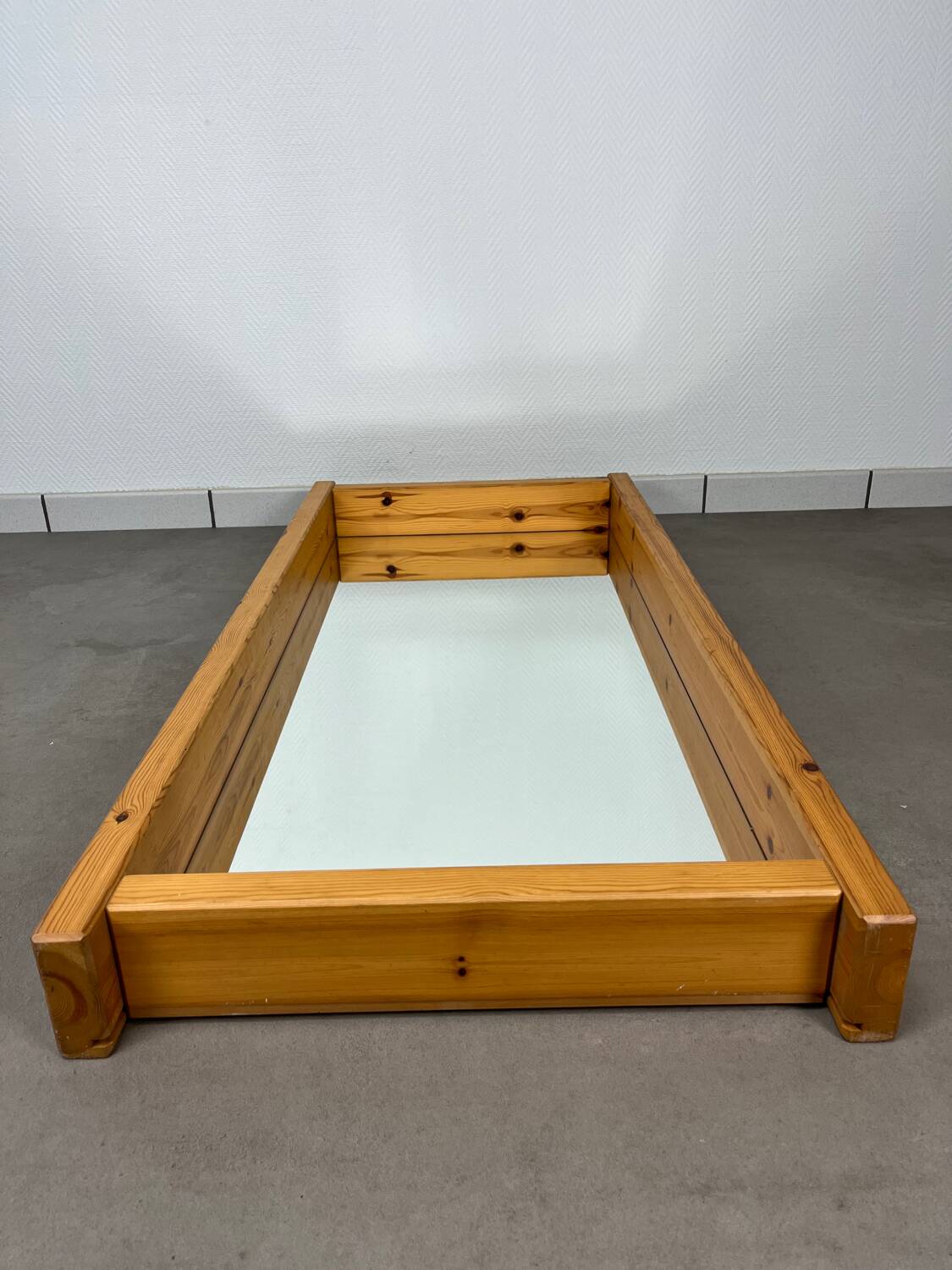Brutalist XL mirror, solid pine, chalet style.