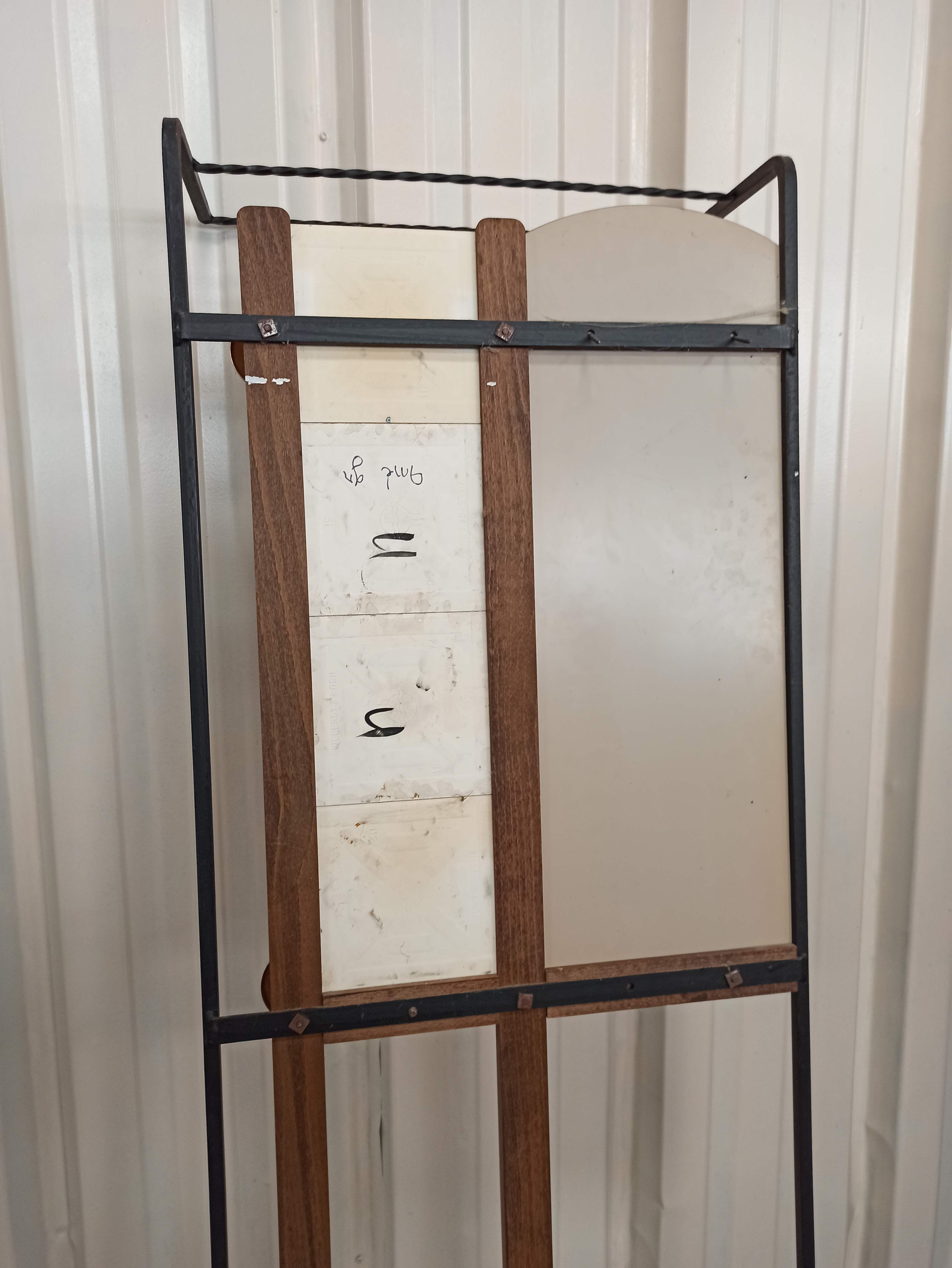 Cloakroom coat rack patère tiles Villeroy Boch mirror