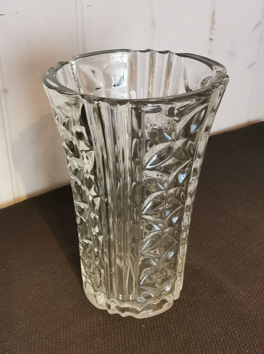 Large glass vase Pattern Lines and diamonds