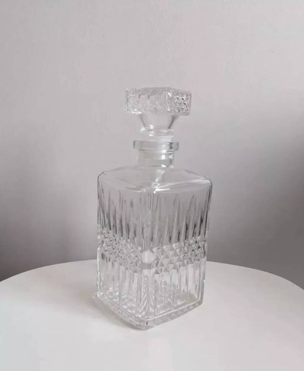 Whiskey decanter