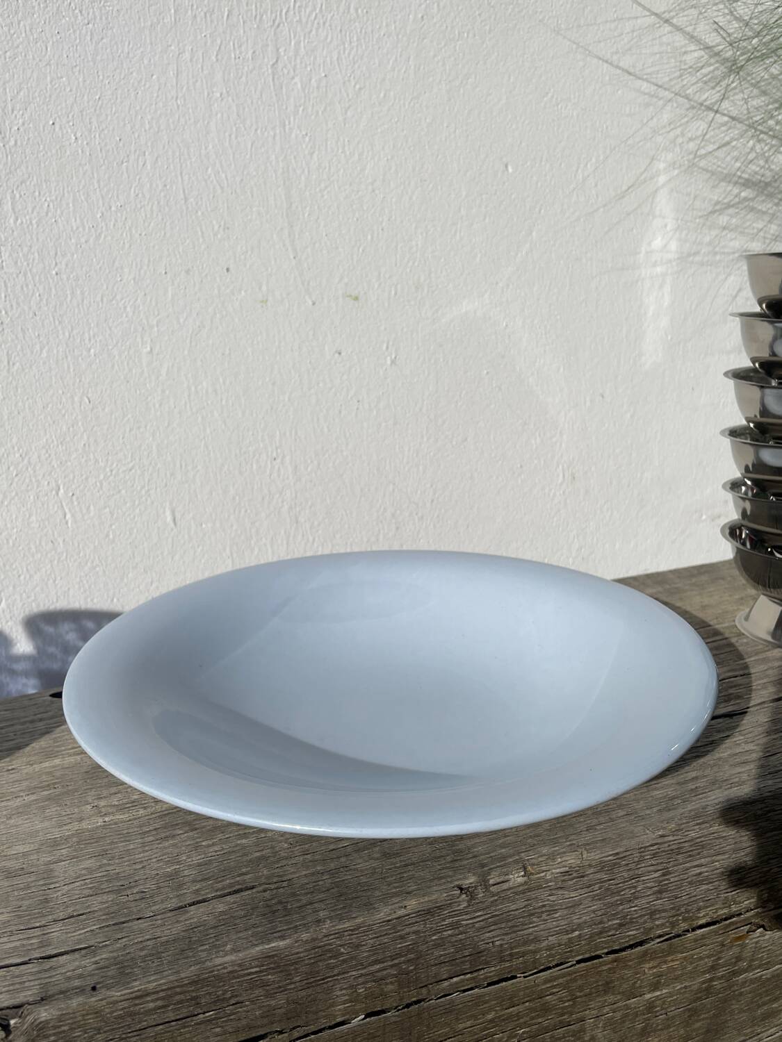 Round dish, sky blue ceramic wolf mill