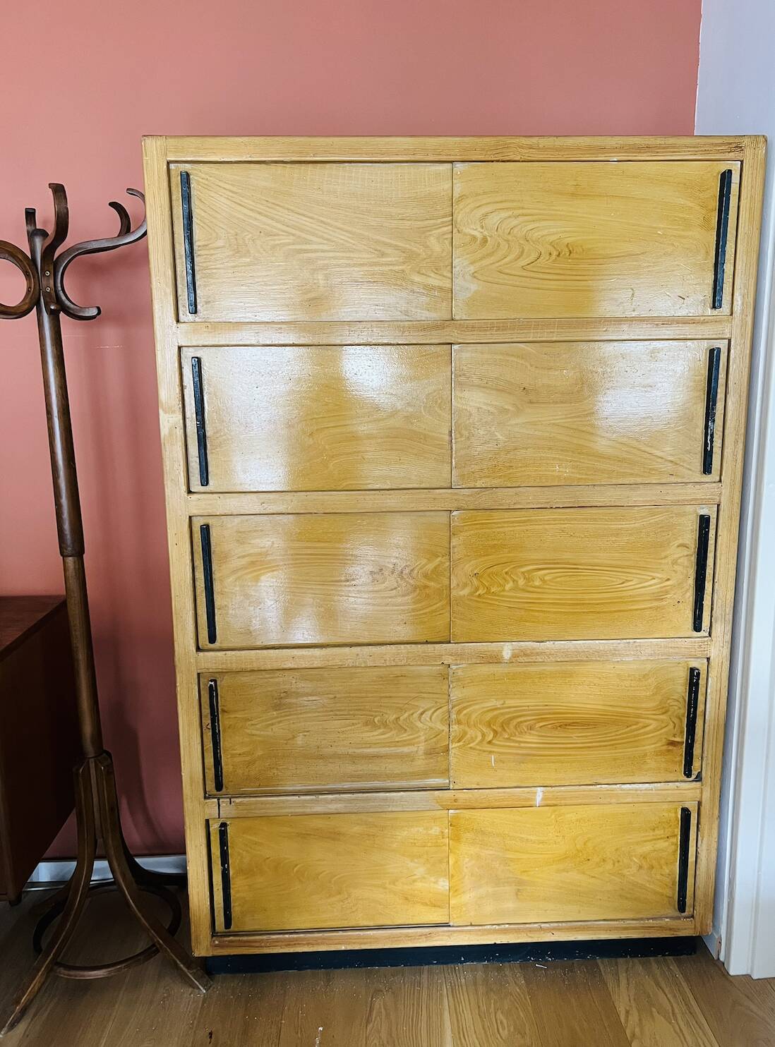 Ancien Meuble de Métier (Portes Coulissantes)