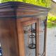 Vitrine en noyer