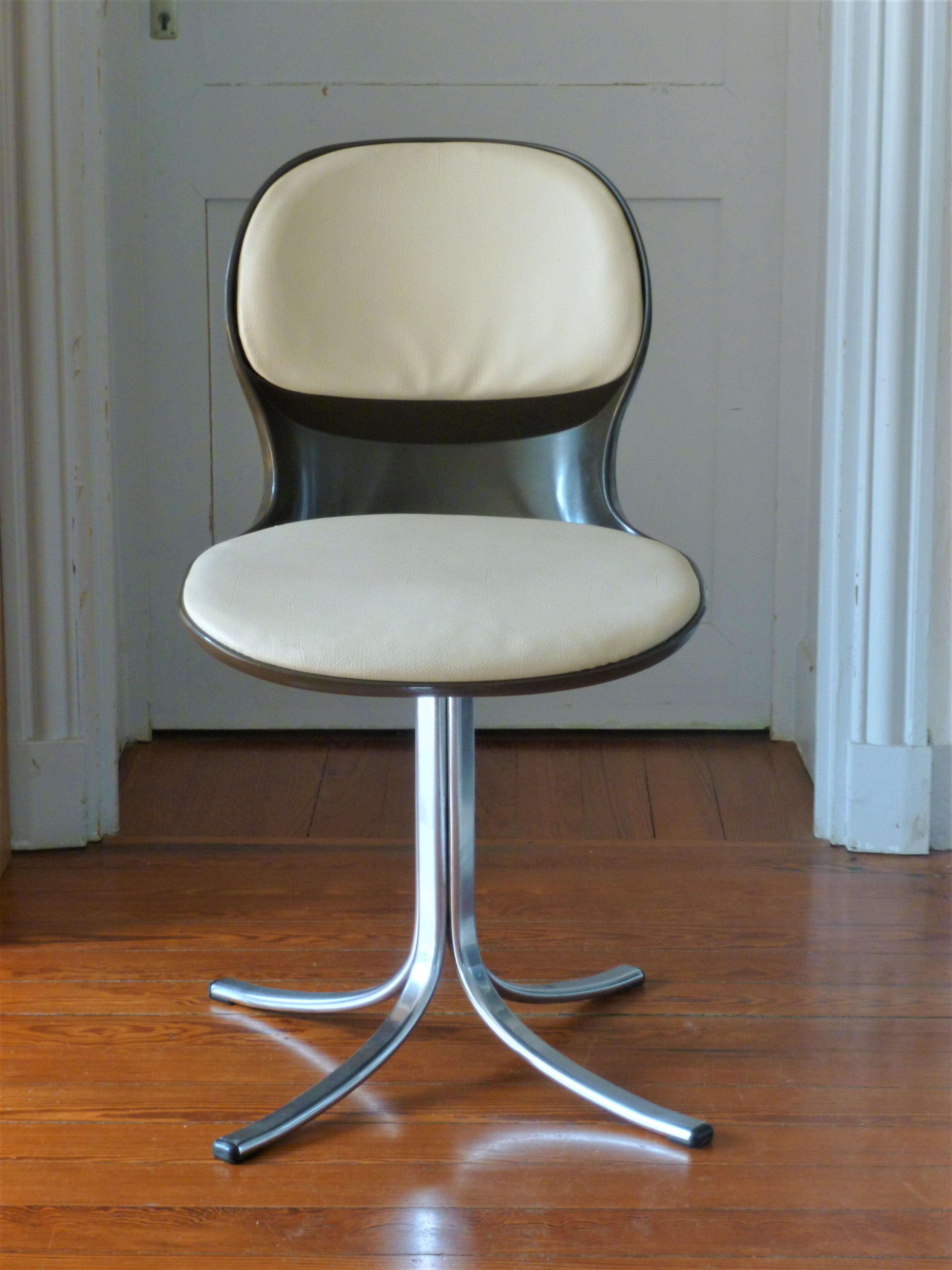 Paire de chaises pivotantes "Giroflex", design martin Stoll, 1975, modèle 7105