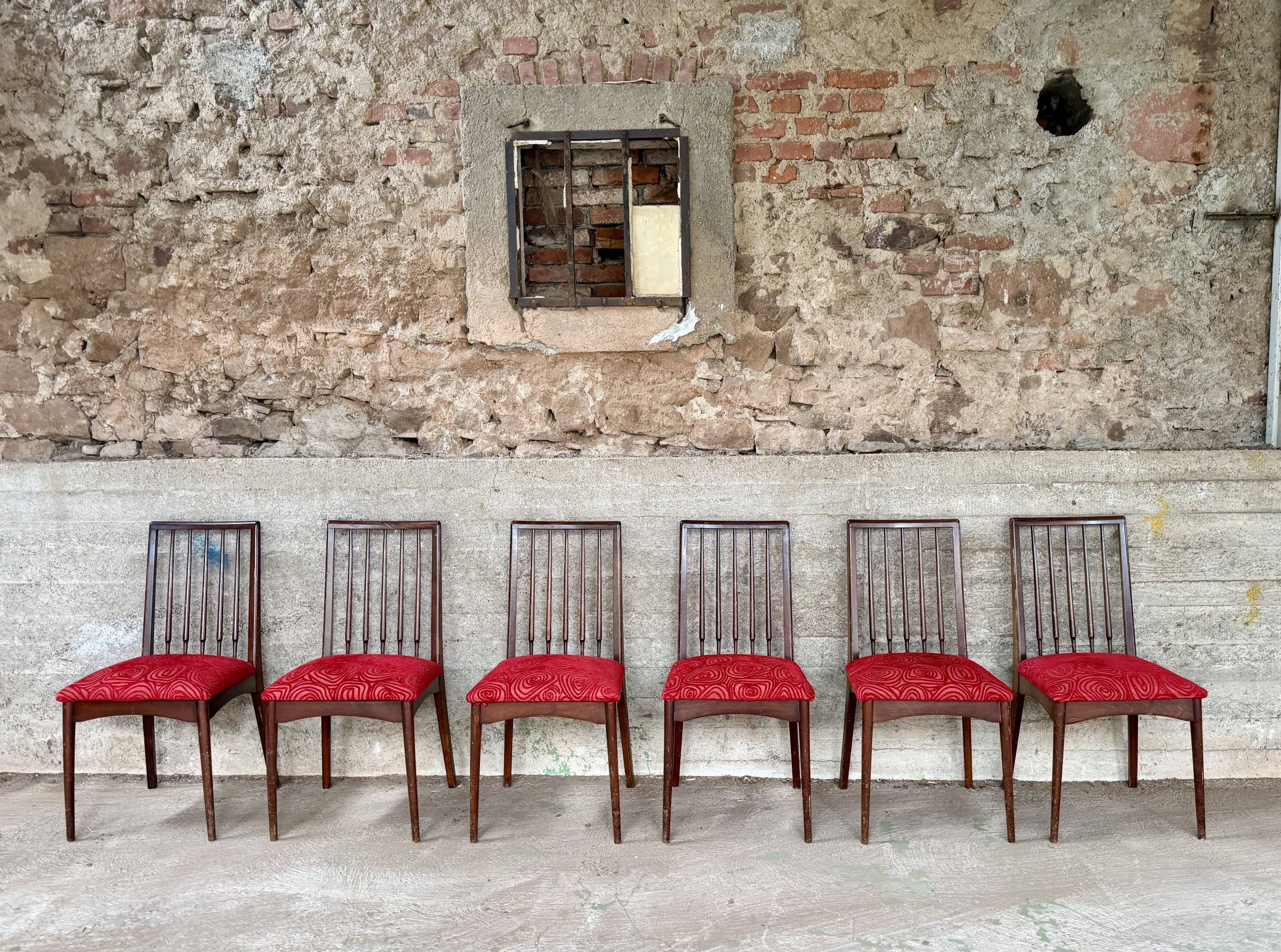 Set of 6 vintage wooden chairs – Psychedelic red fabric