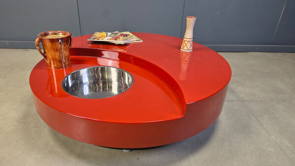 Table basse tournante vintage en laque rouge par Willy Rizzo, années 1970.