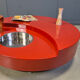 Table basse tournante vintage en laque rouge par Willy Rizzo, années 1970.