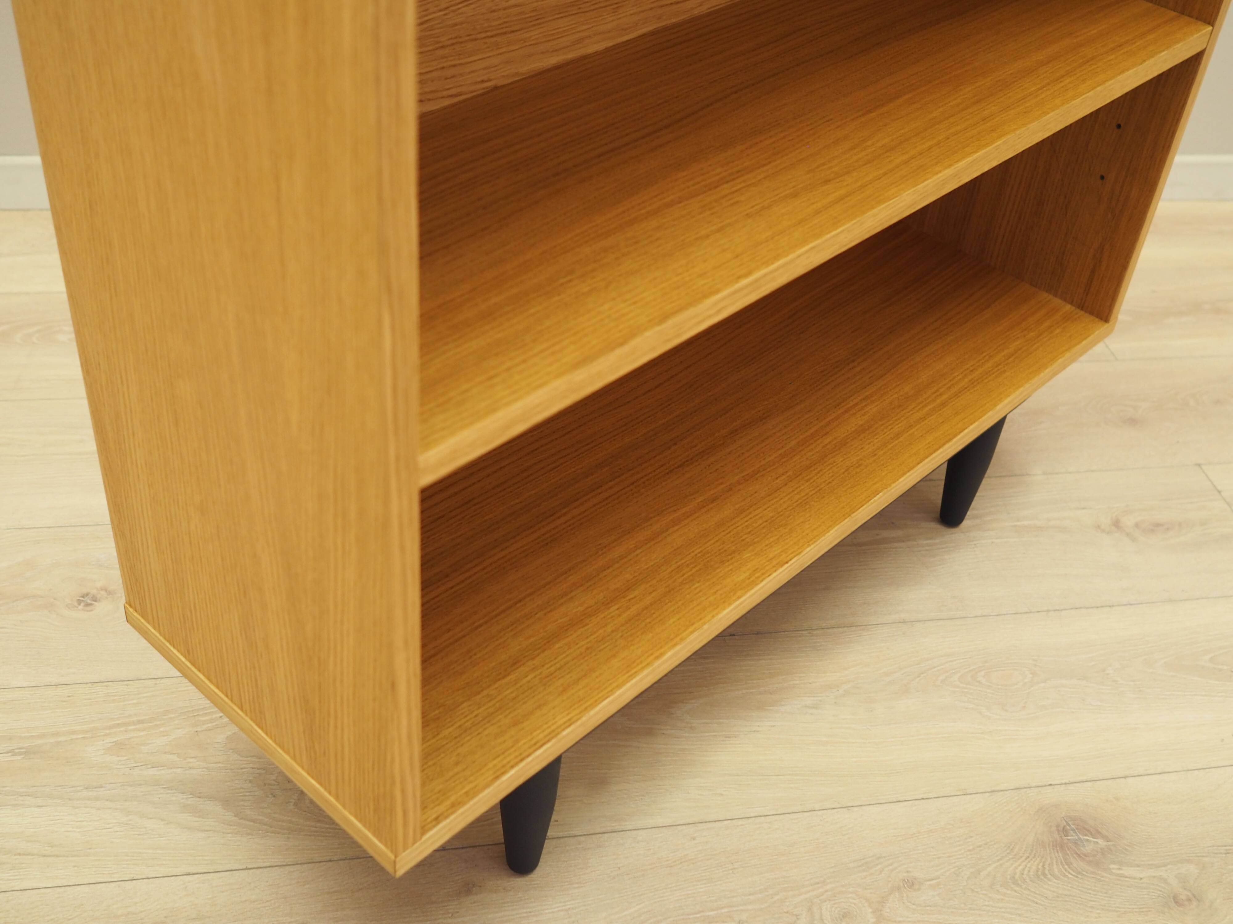 Bibliothèque en chêne, design danois, années 1990, production : Danemark