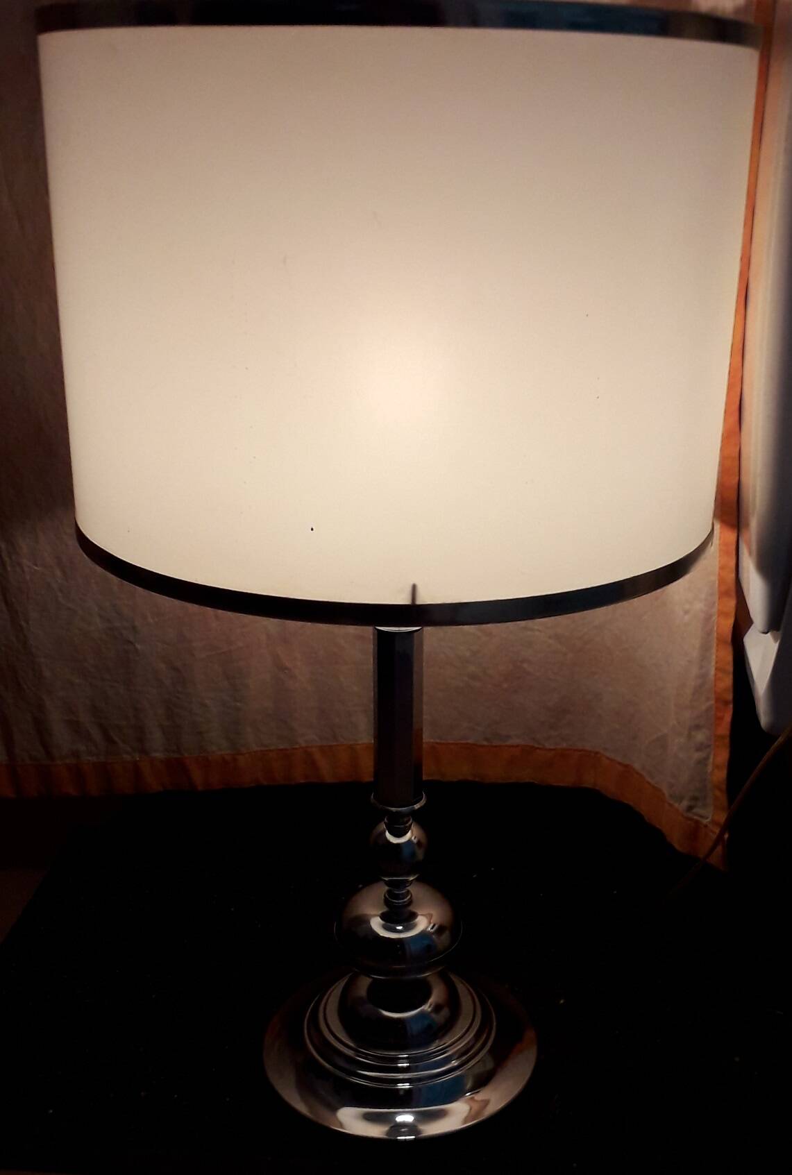 Lampe en métal chromé
