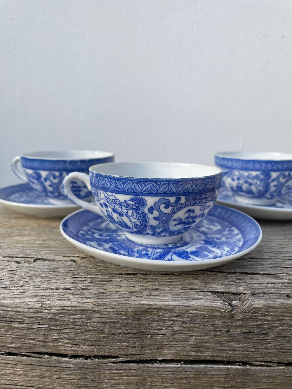 4 Japanese blue porcelain cups