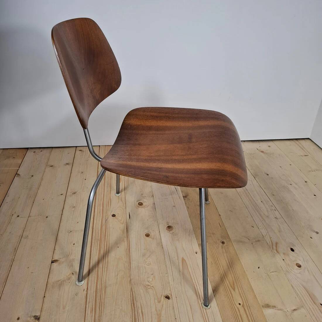 Set of 2 LCM chairs by Charles & Ray Eames for Herman Miller – Mid-Century