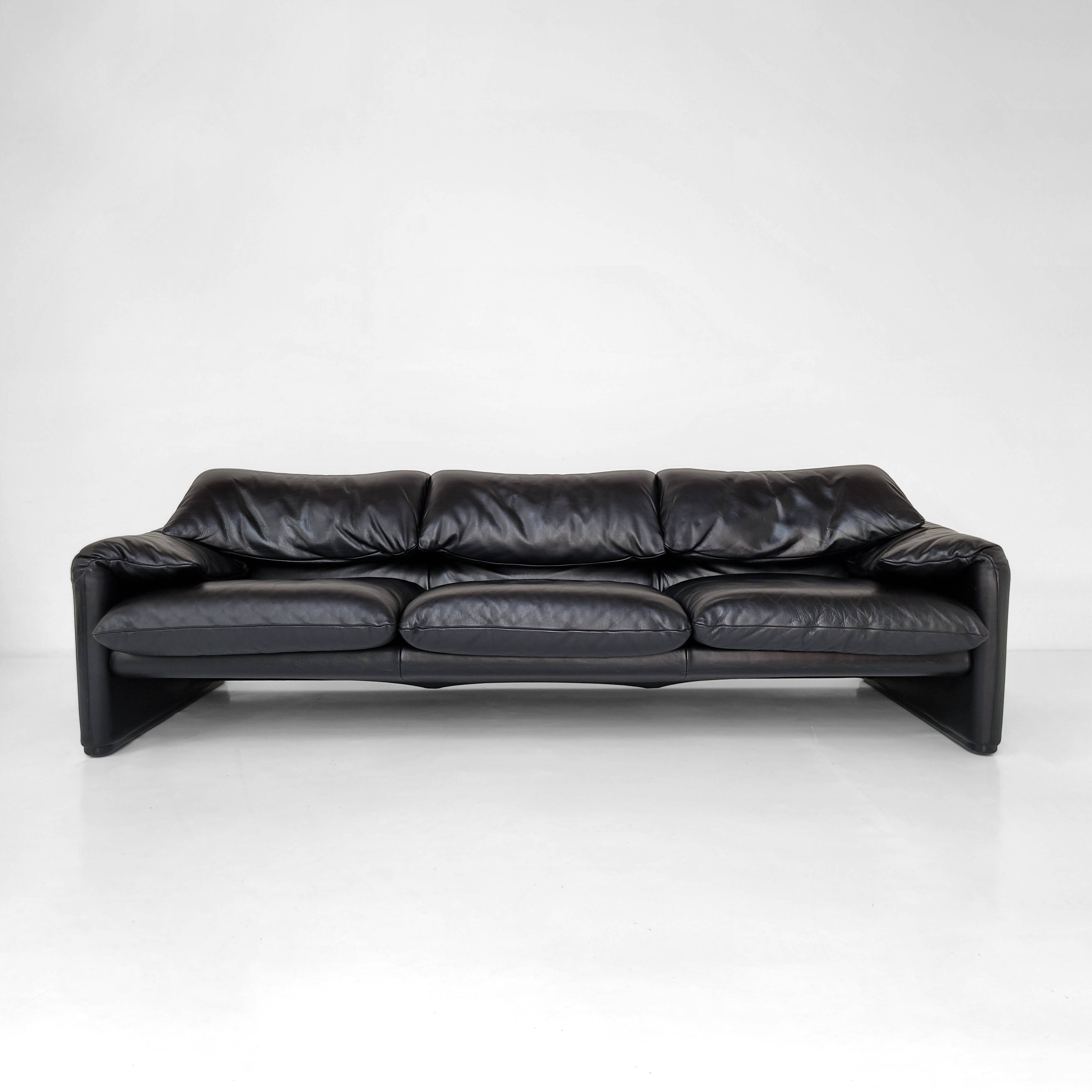 Maralunga sofa by Vico Magistretti for Cassina