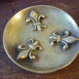 Bronze bowl decorated with fleur-de-lis