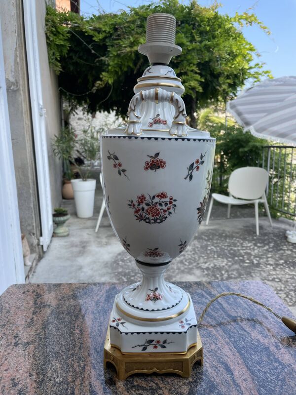 Important pied de lampe en porcelaine de Paris