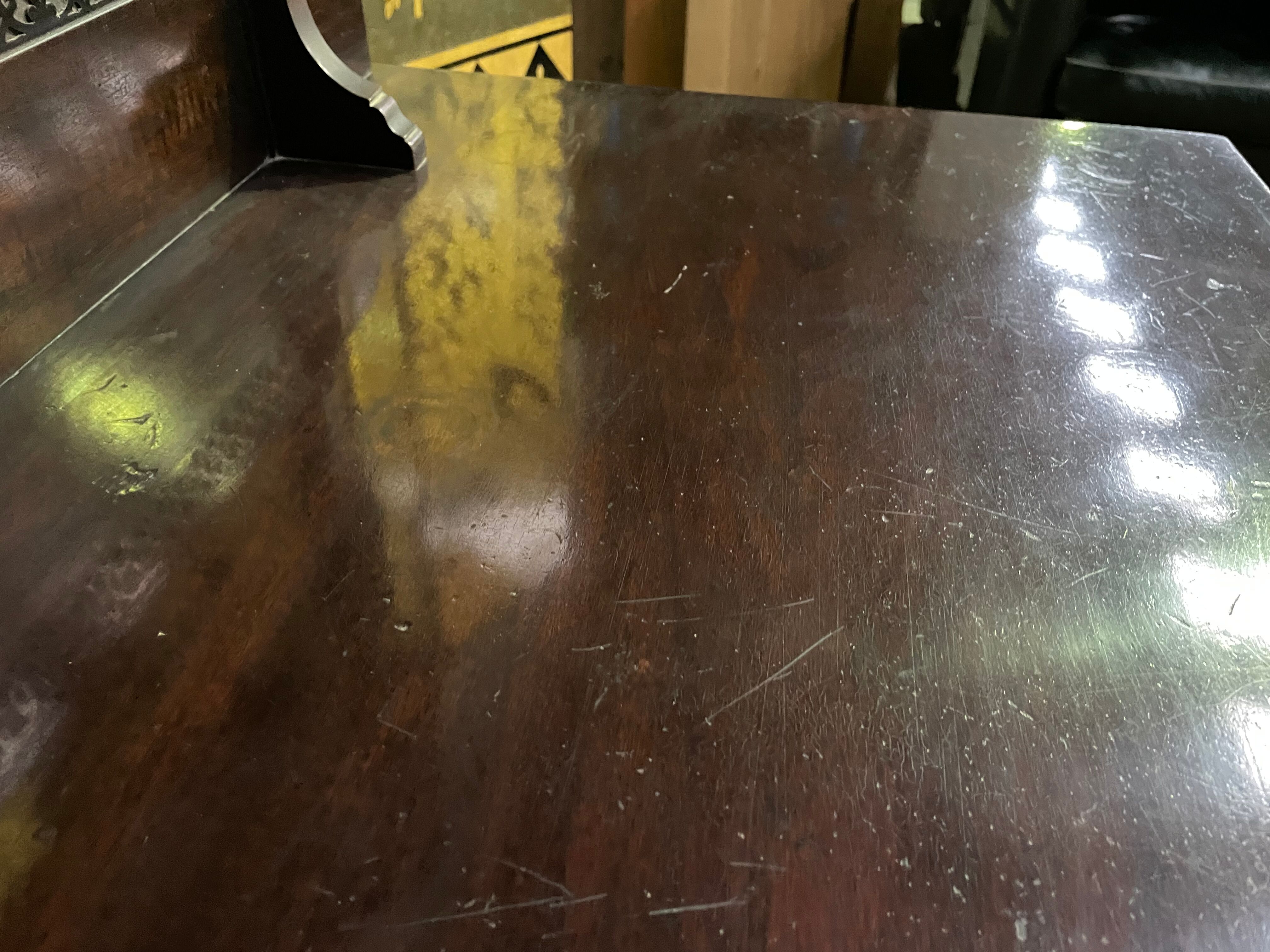 English mahogany hairdresser