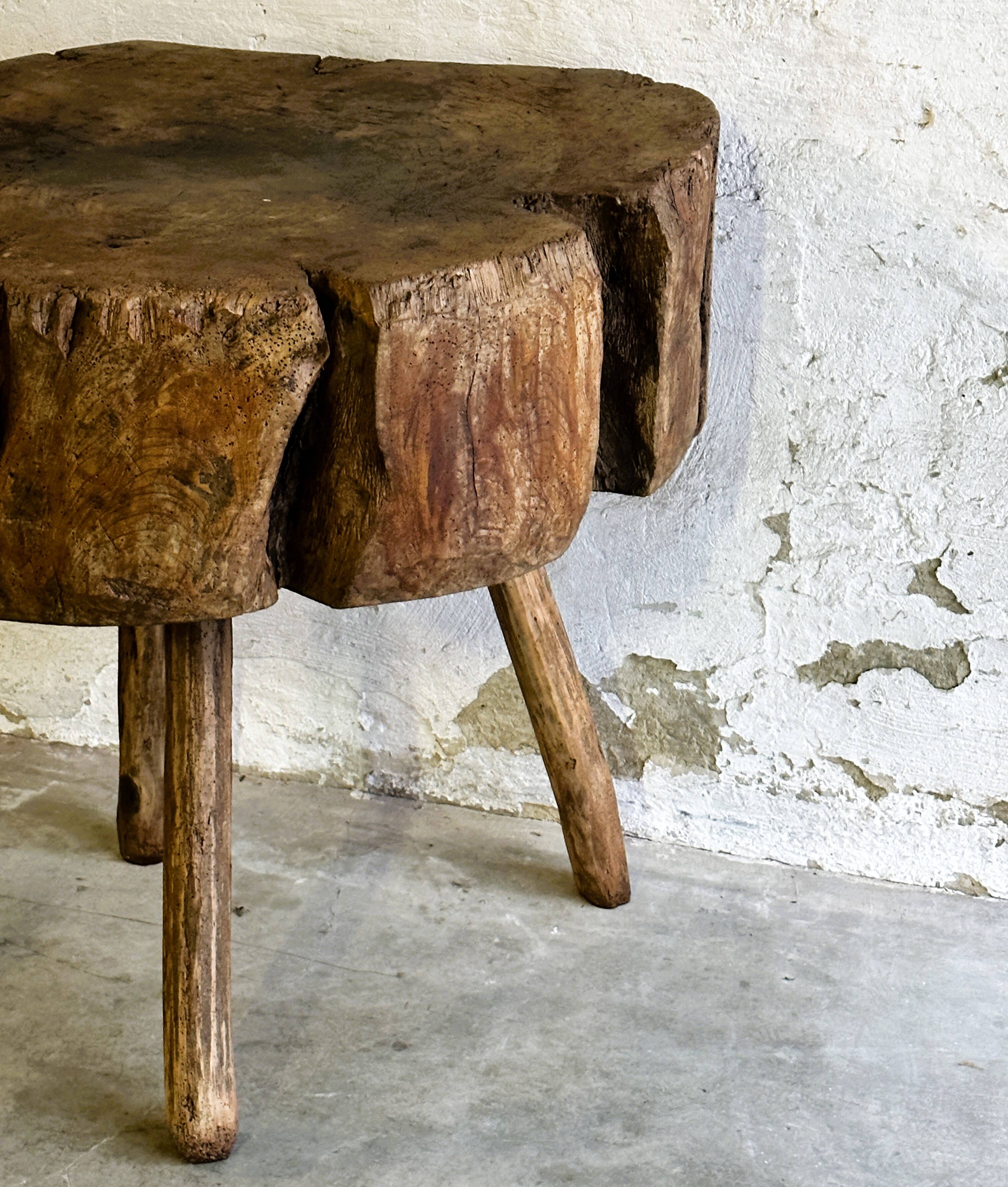 Table d'appoint Art populaire en orme, France XIXe siècle