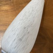Paire d'appliques dorées et globe moucheté années 50