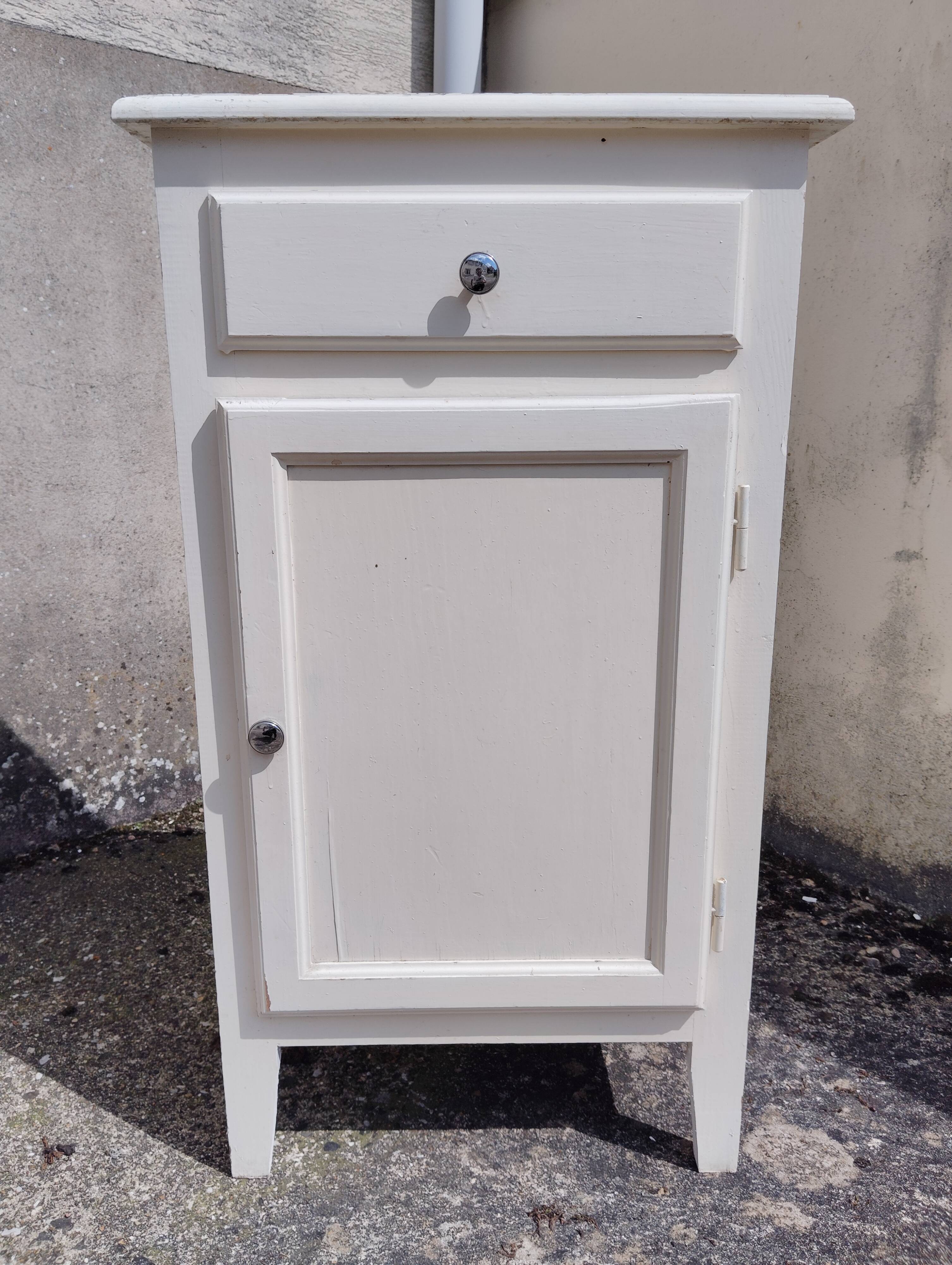 Small Parisian buffet/jam maker