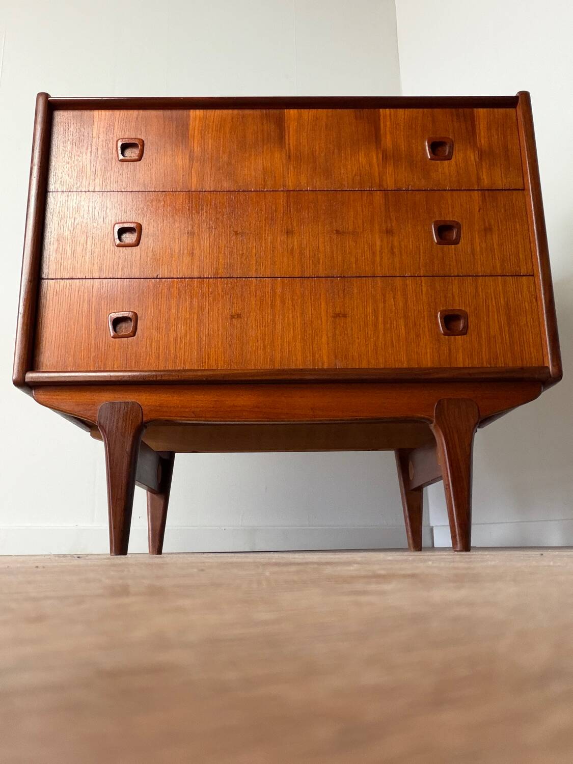 Vintage teak dressing table / chest of drawers – Scandinavian design, 1960s