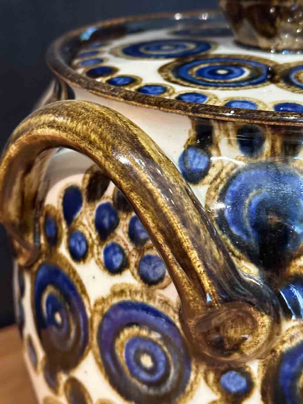 Enameled stoneware pot with lid