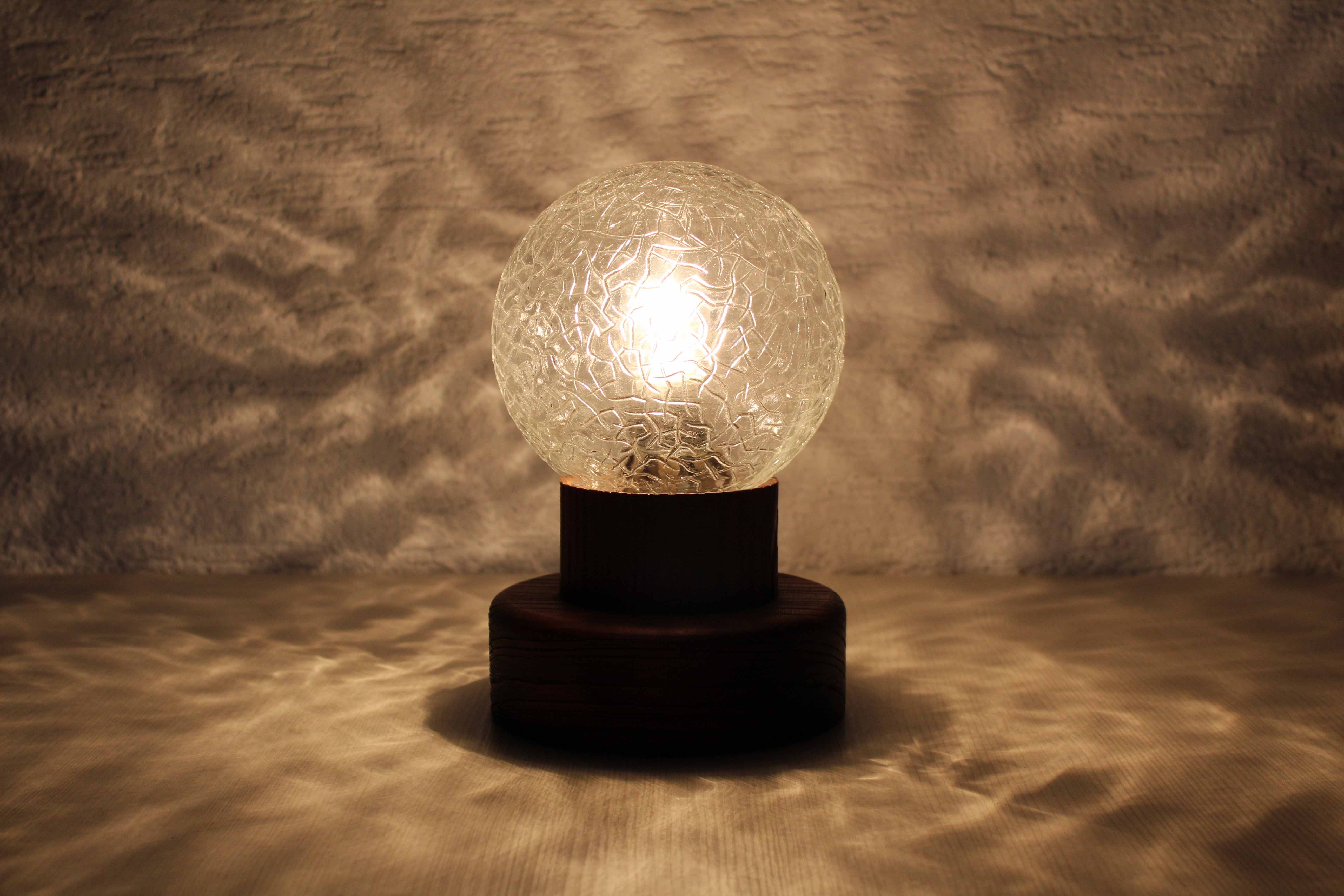 Table lamp in wood and glass