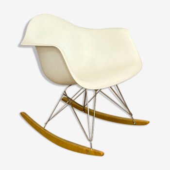 Rocking chair par Eames