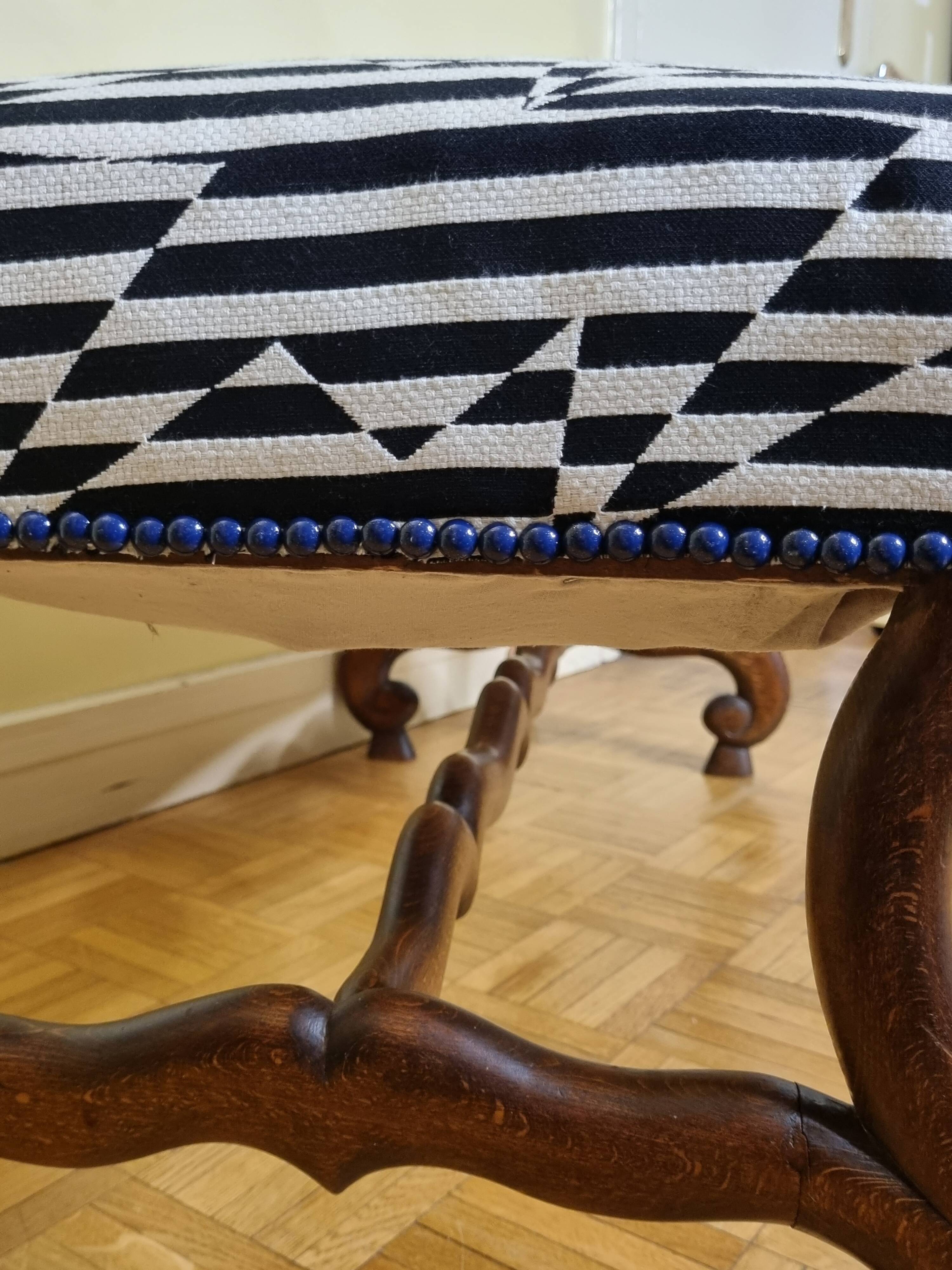 Vintage reupholstered solid wood footboard bench, kirkbydesign publisher fabric, 88 cm