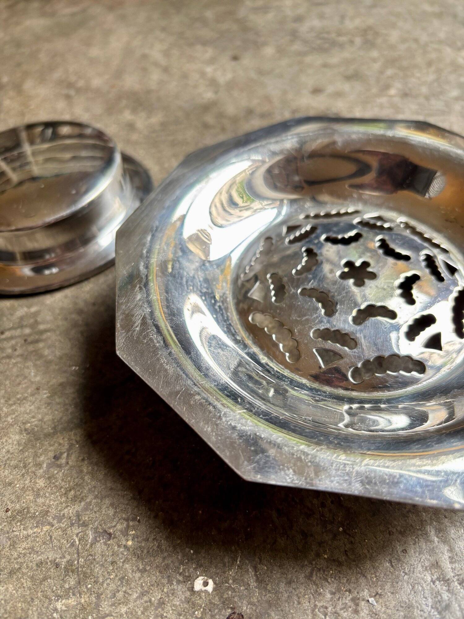 Coquillor butter dish in silver metal