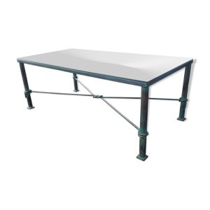 table basse de salon en fer forgé avec plateau en verre biseauté