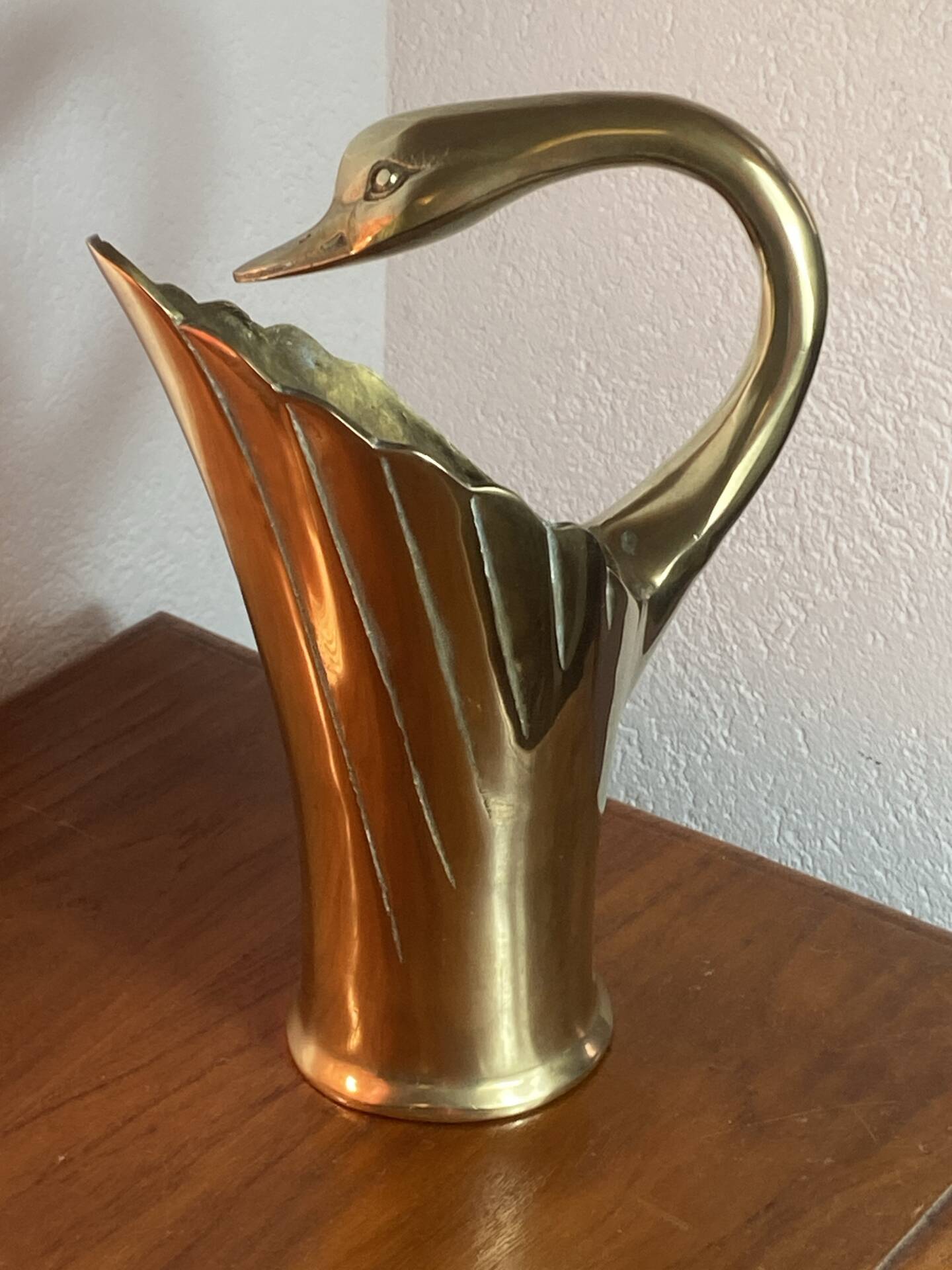 Vase cygne en laiton massif