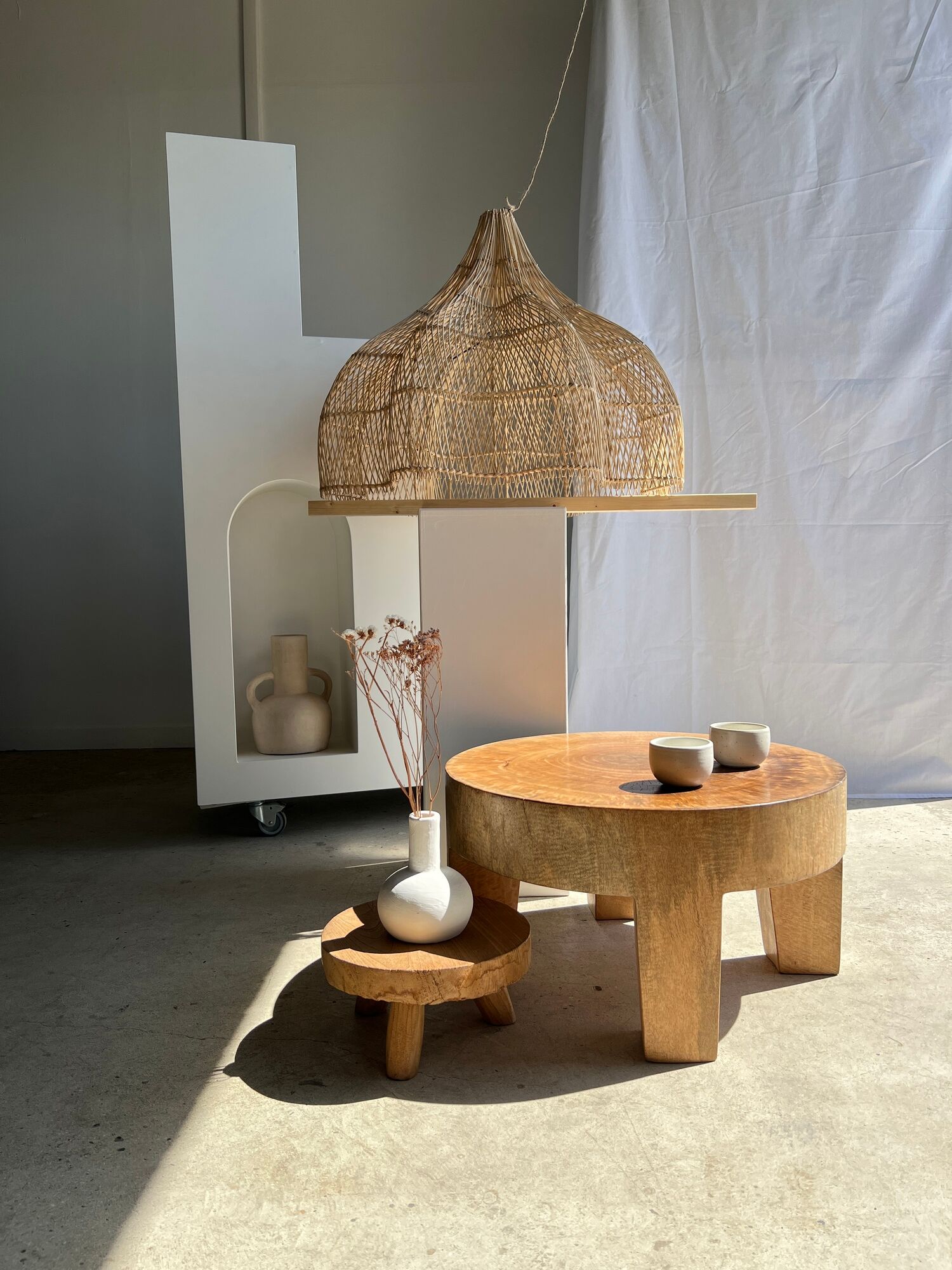 Rattan pendant lamp in the shape of a flower