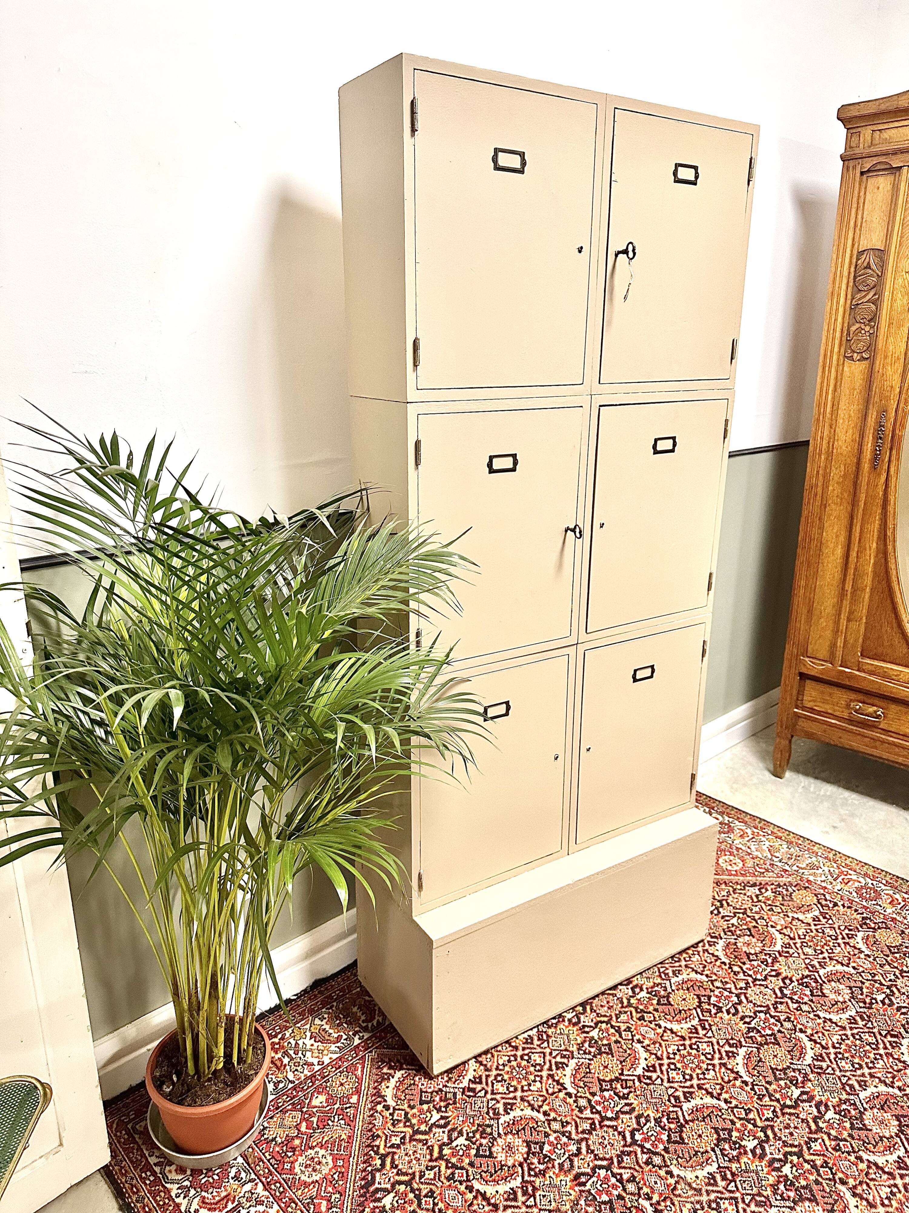 Workshop furniture with 6 cupboards