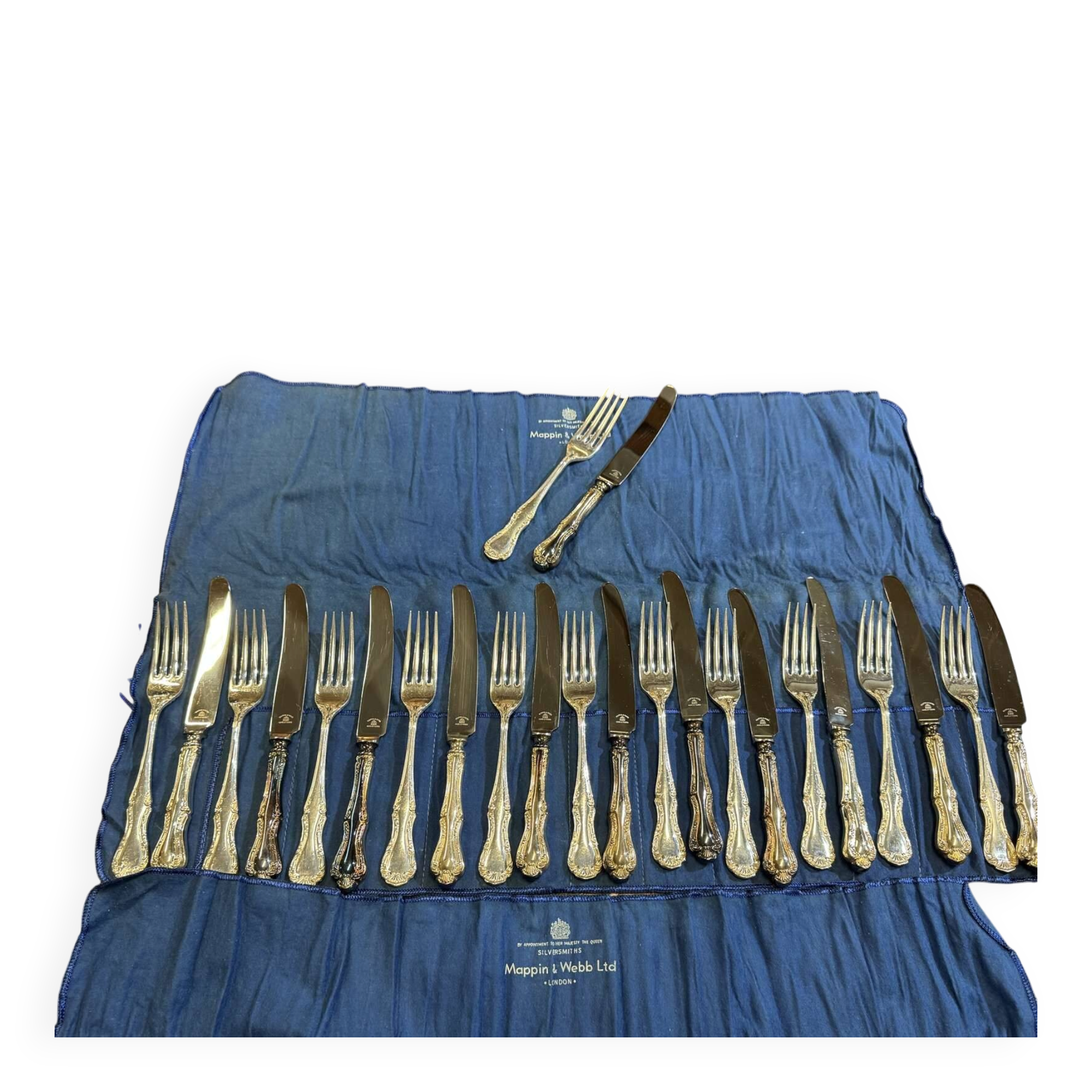 Set of 12 knives and 12 forks by Mappin and Webb in silver-plated metal.