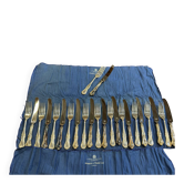 Service de 12 couteaux et 12 fourchettes Mappin and Webb en métal argenté