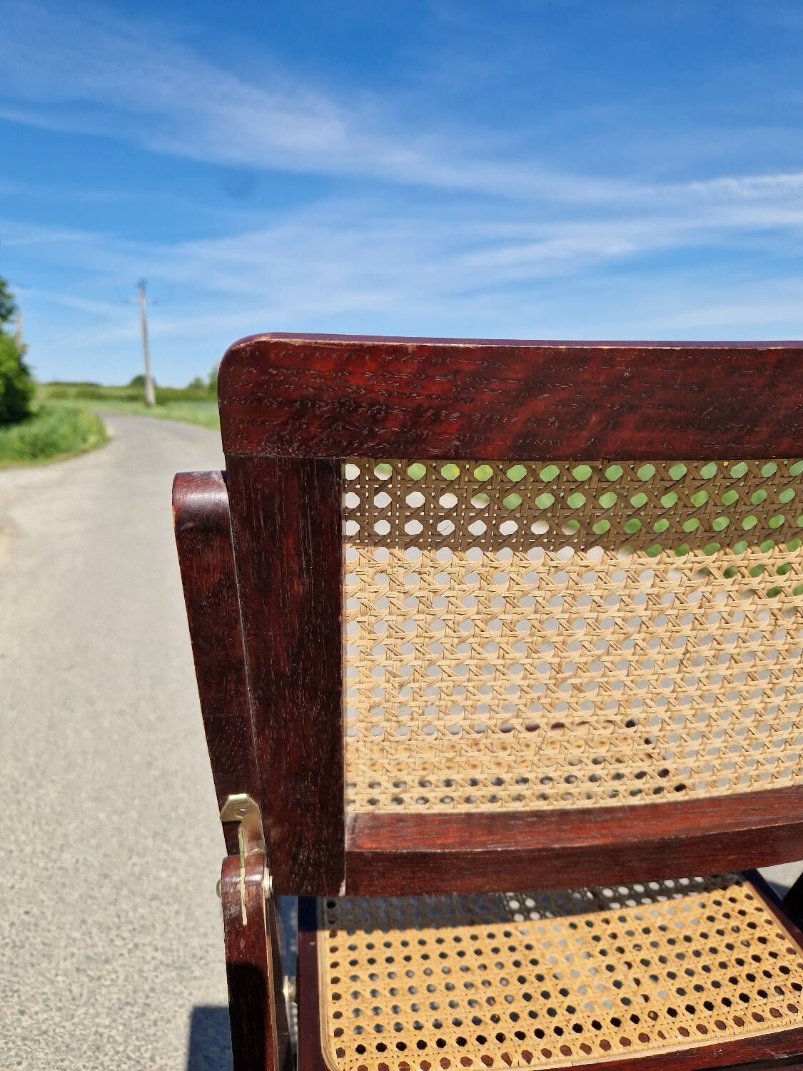 Set of 2 folding chairs in wood and cane.