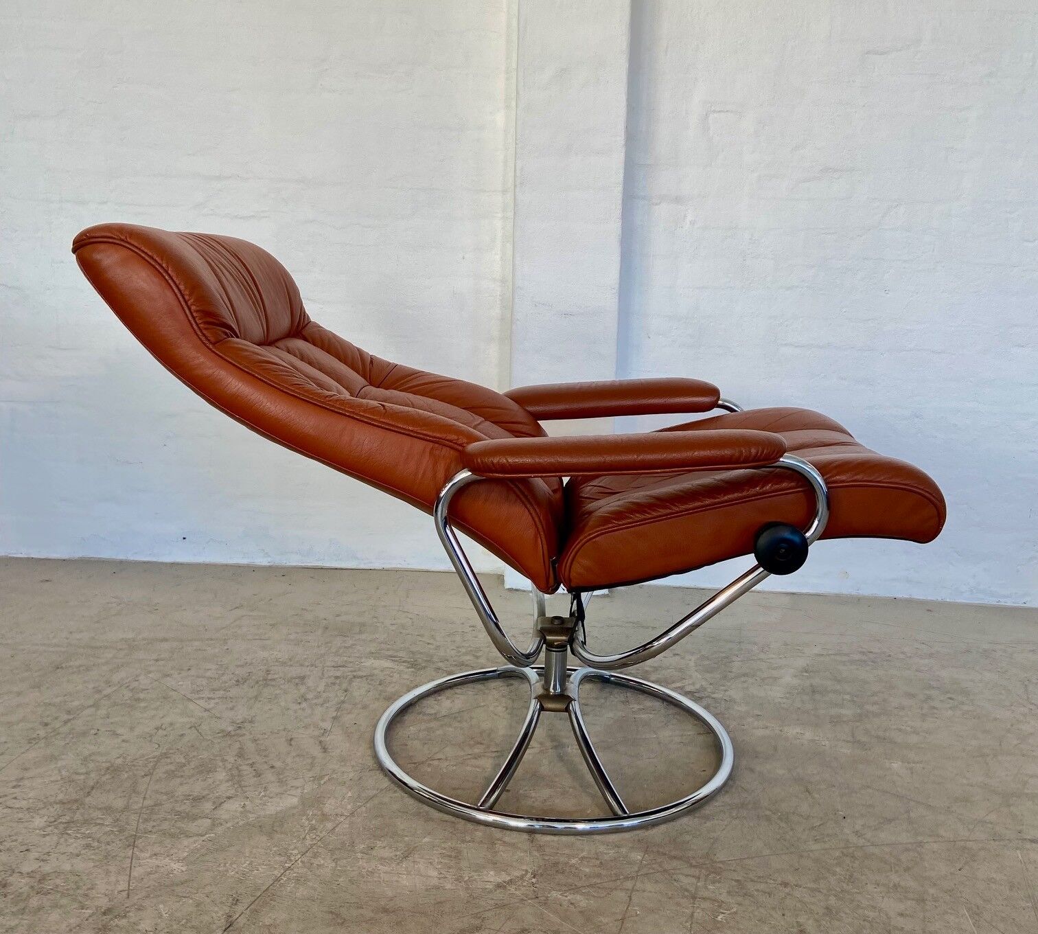 Vintage retro Ekornes Stressless reclining lounge chair & stool 1960s