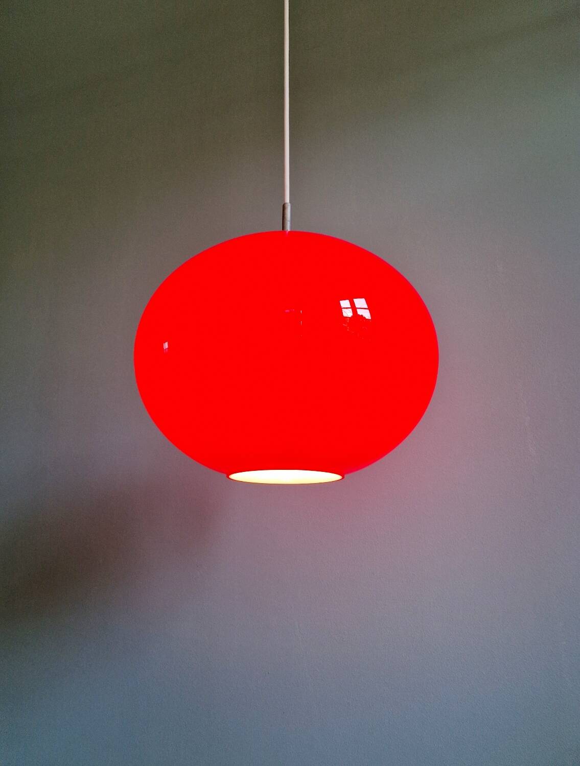 Grande suspension Space Age en opaline rouge, années 1960-70