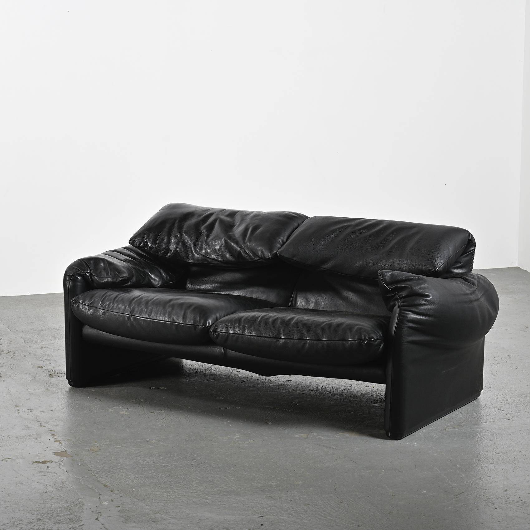 Maralunga sofa by Vico Magistretti, Cassina circa 197