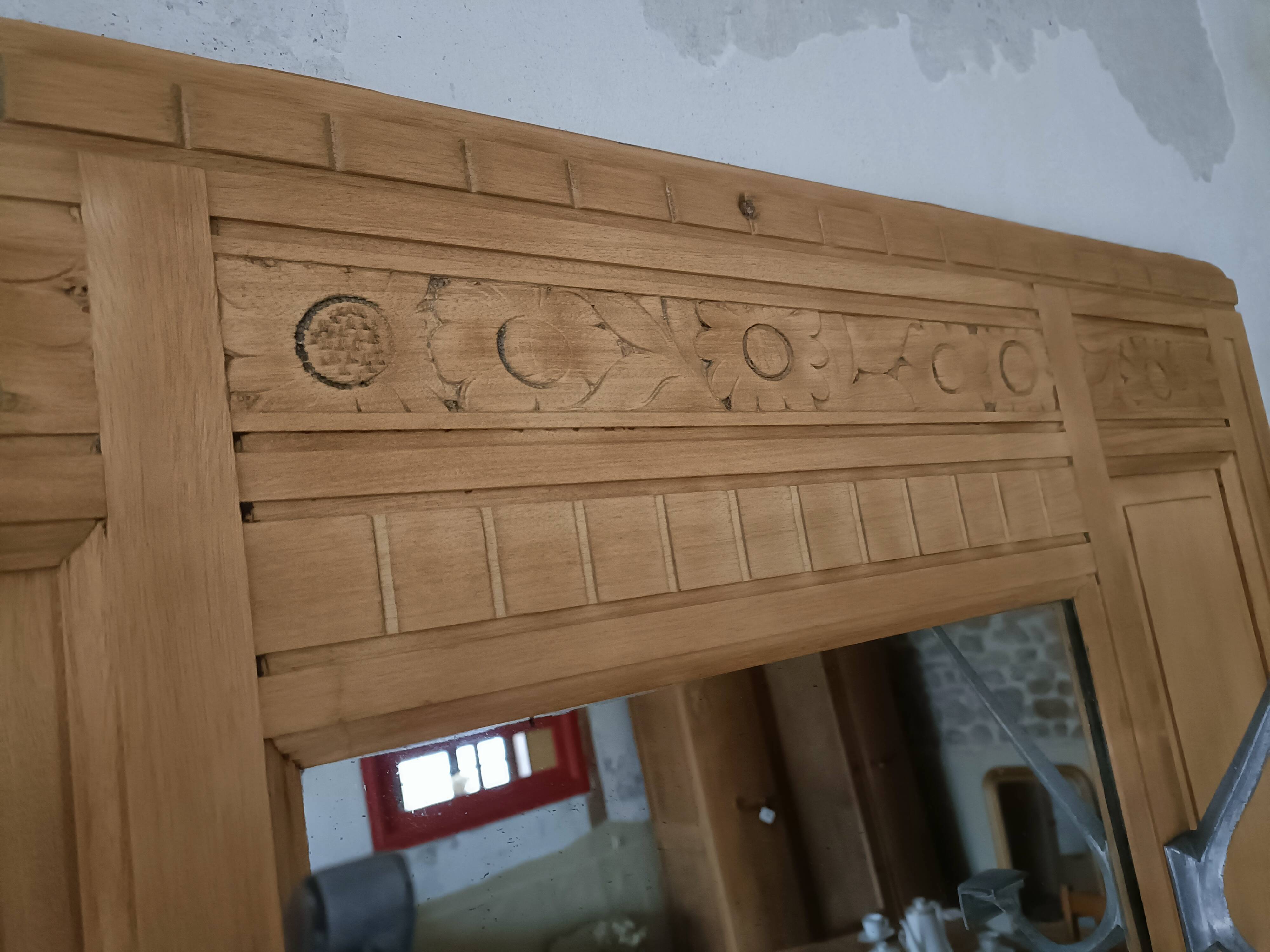Entrance hall, renovated Art Deco coat rack
