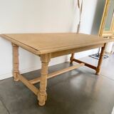 Stretchable stripped farmhouse table