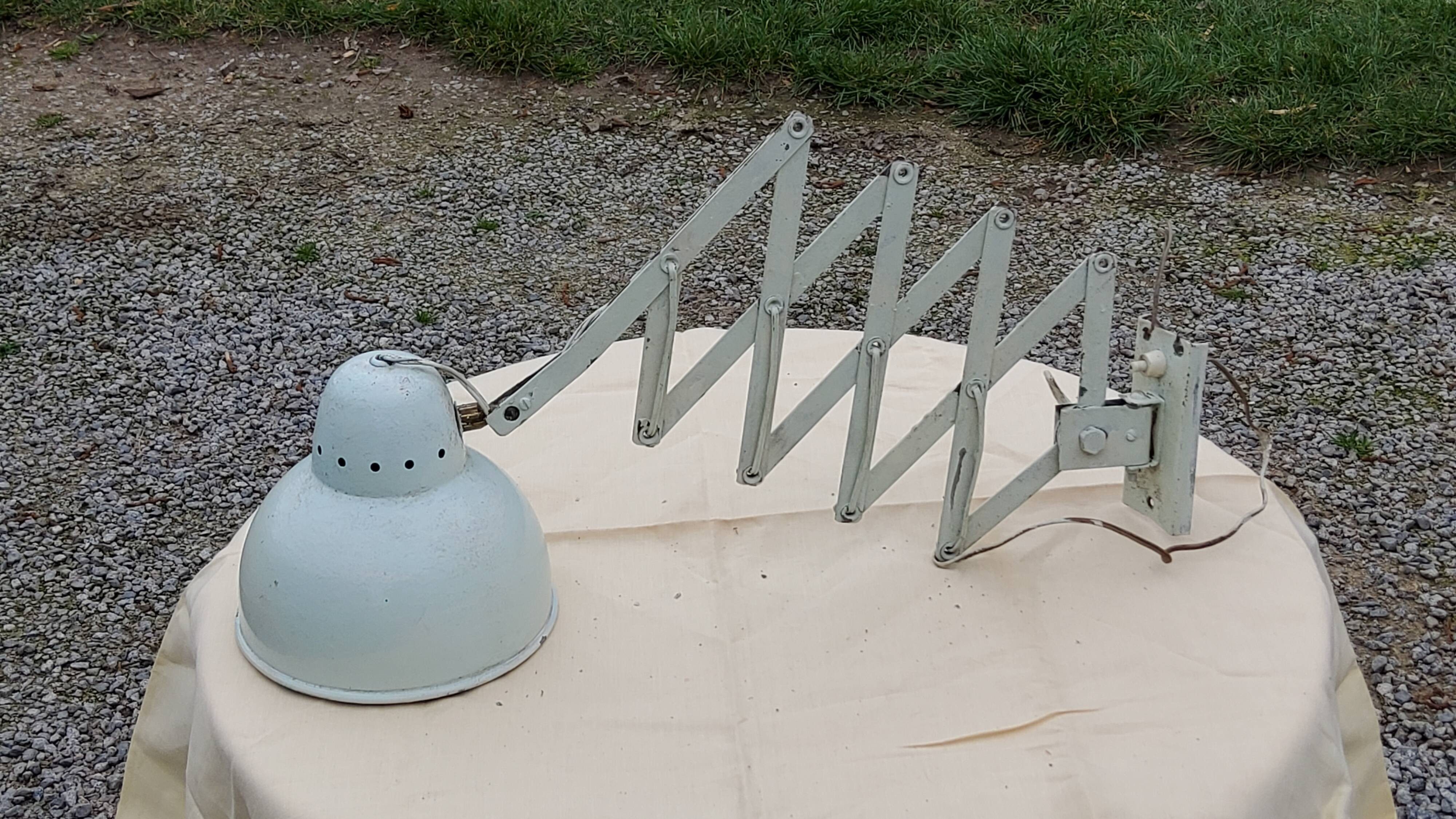 Adjustable metal accordion wall lamp from the 50s aluminum lampshade