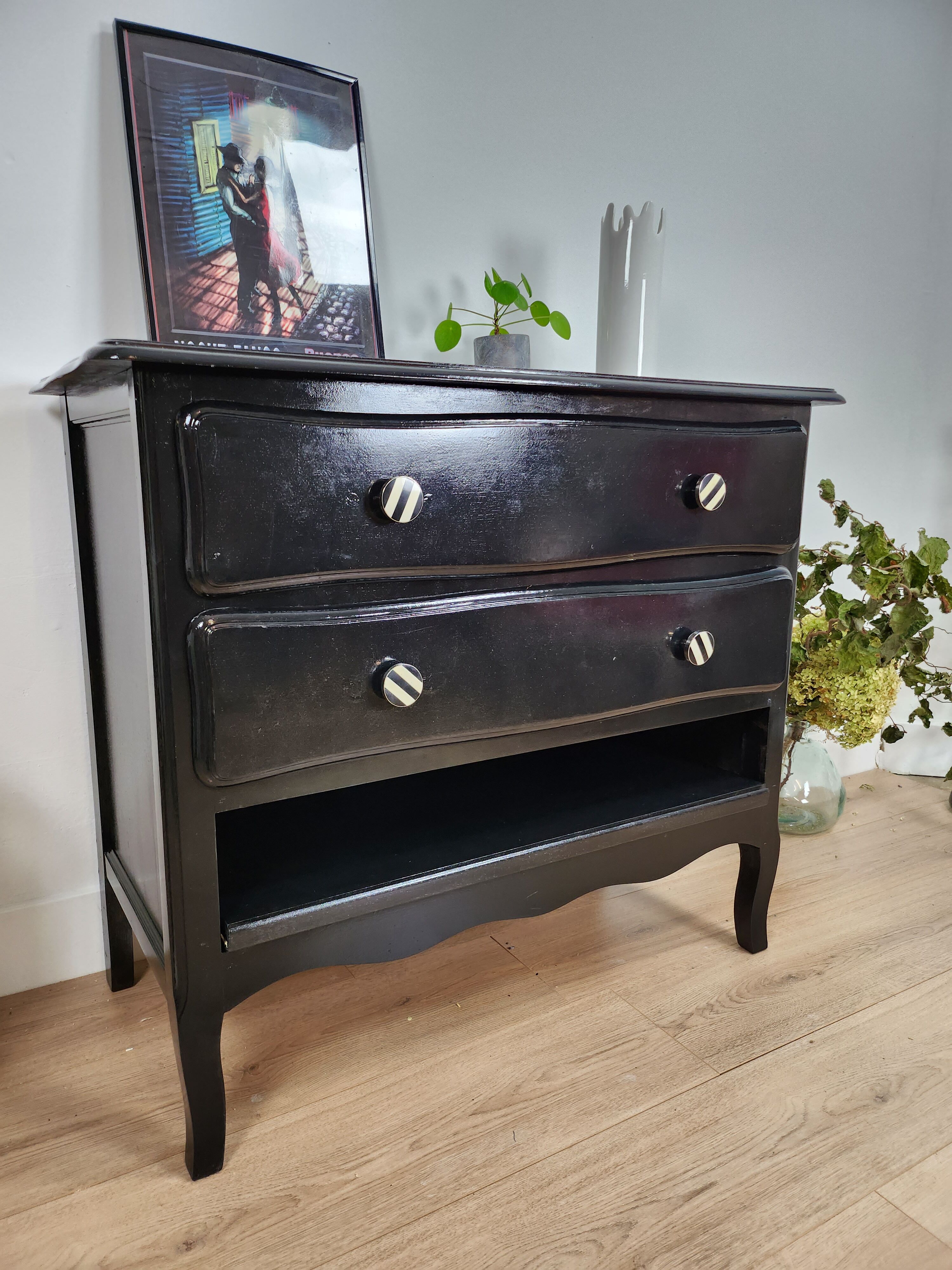 Black chest of drawers