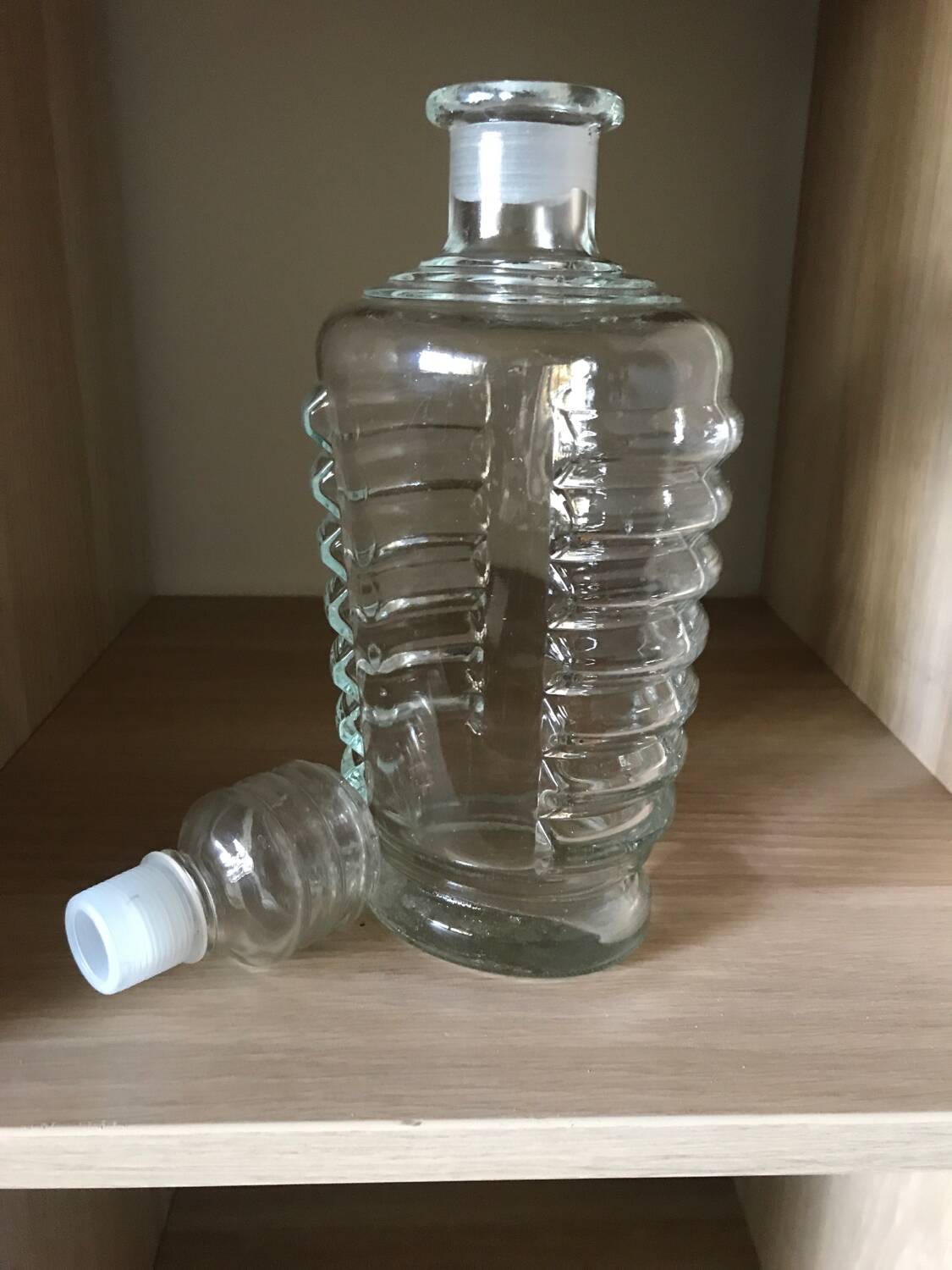 Glass carafe