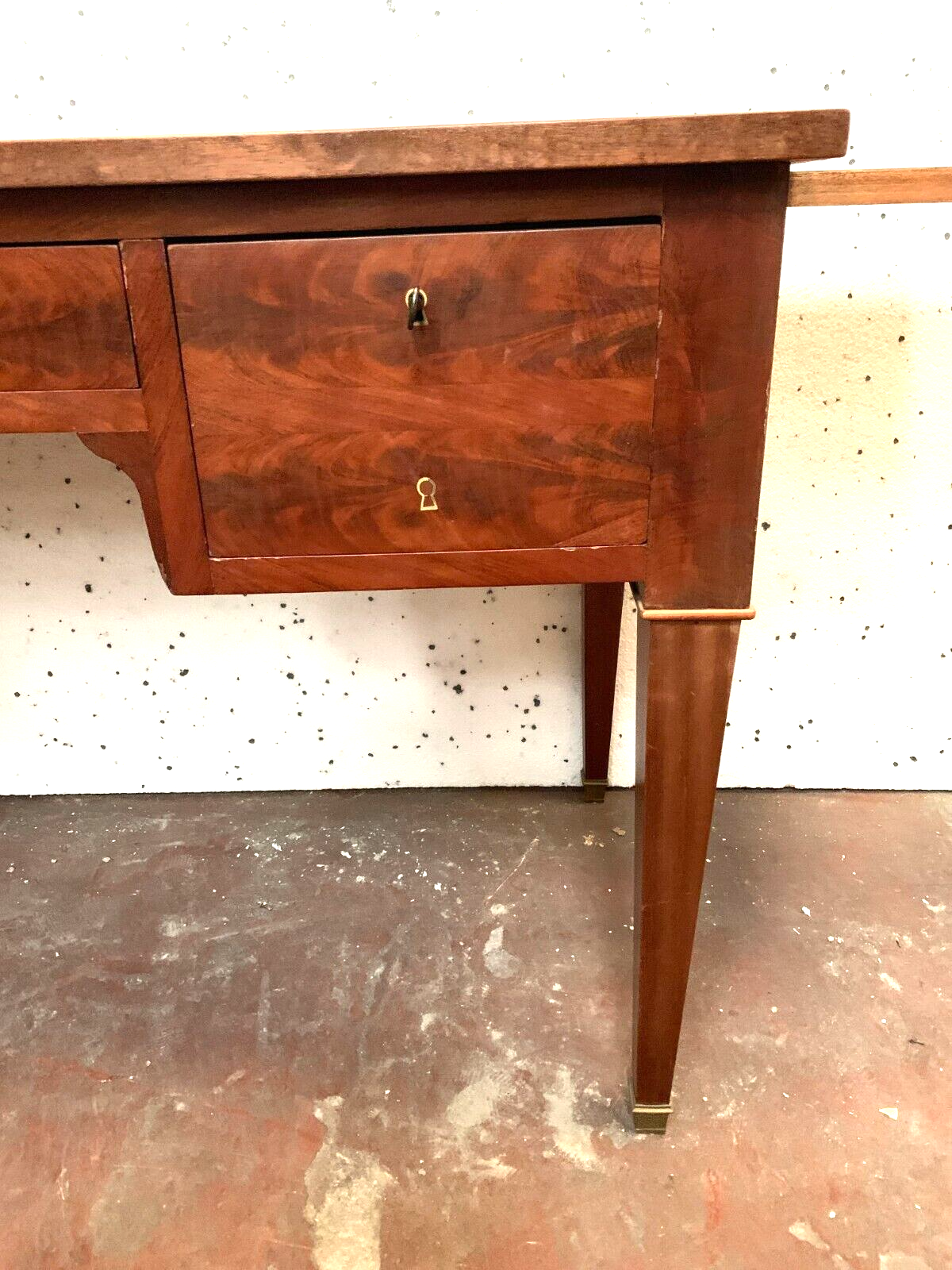 Louis XVI style desk in mahogany XIX century