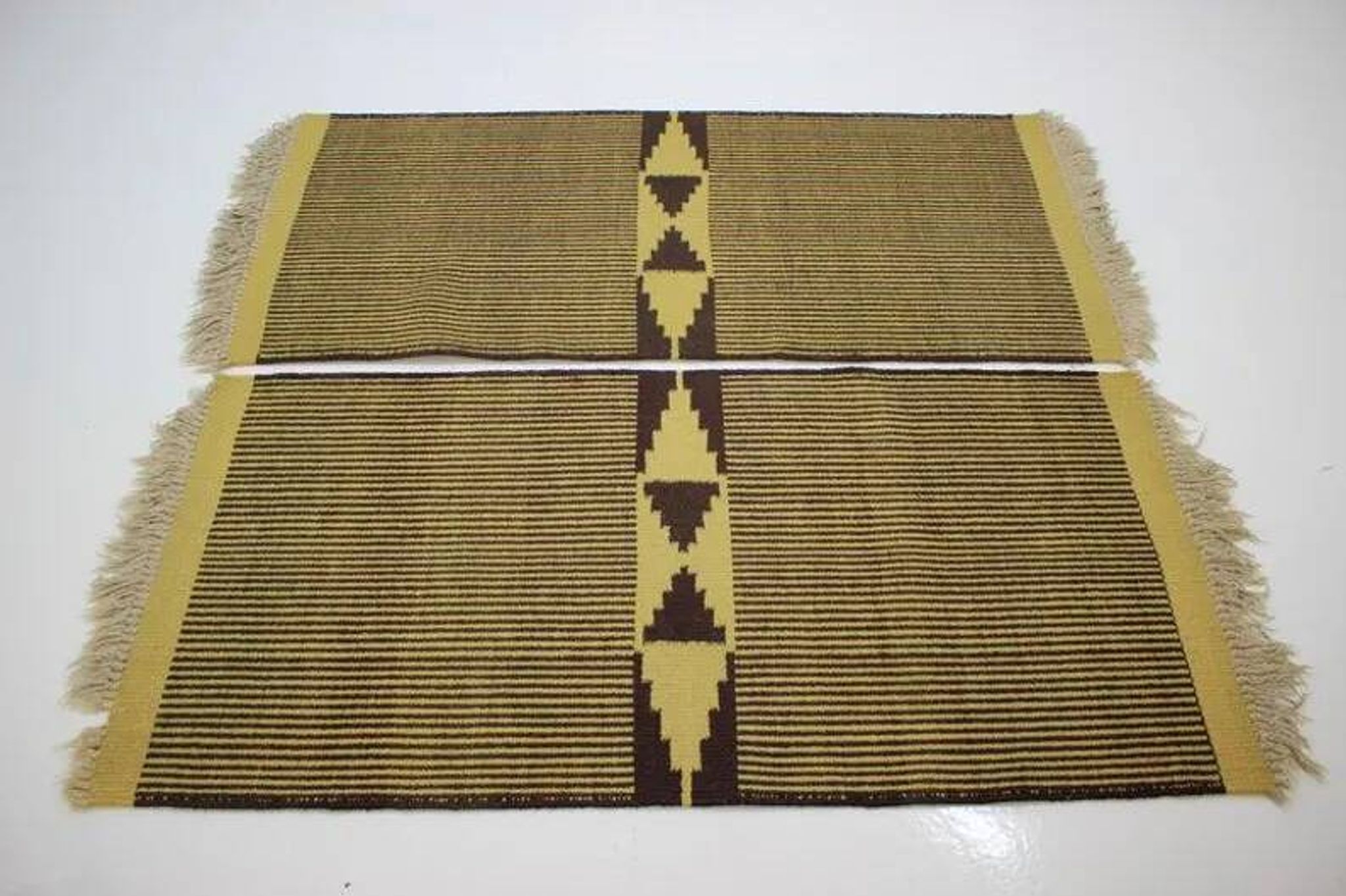 Paire de petits tapis kilim géométriques des années 1960
