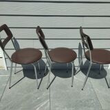 3 Chaises en skaï marron chocolat des années 1960-1970, estampillées.